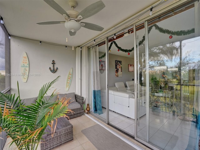 sunroom featuring a ceiling fan