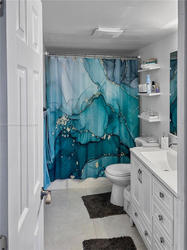 521 N Riverside Dr Unit 808, Pompano Beach, FL 33062 - bathroom featuring toilet, a shower with curtain, vanity, and tile patterned floors