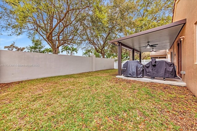 view of yard featuring a fenced backyard, a ceiling fan, and a patio