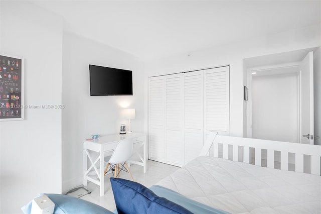 bedroom featuring a closet