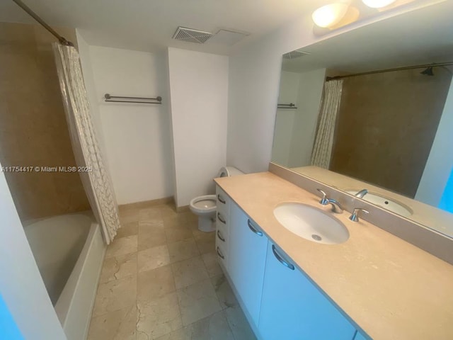 full bathroom featuring toilet, visible vents, vanity, baseboards, and shower / bathtub combination with curtain