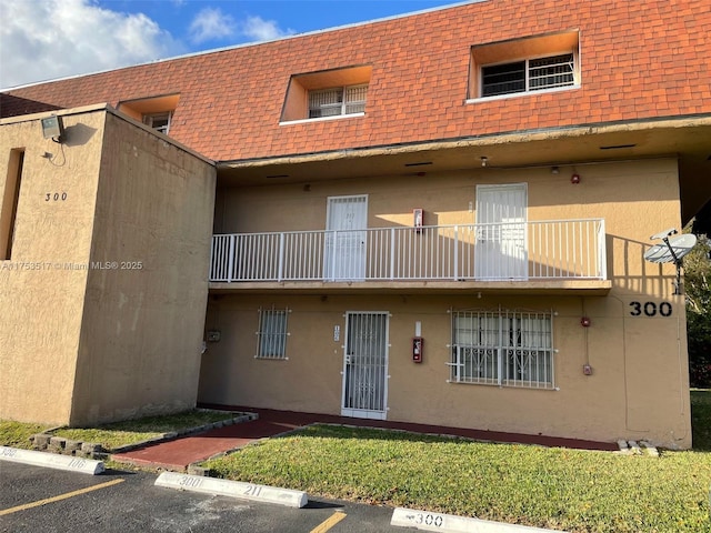 300 NW 107th Ave Unit 106, Miami, FL 33172 - view of building exterior with uncovered parking