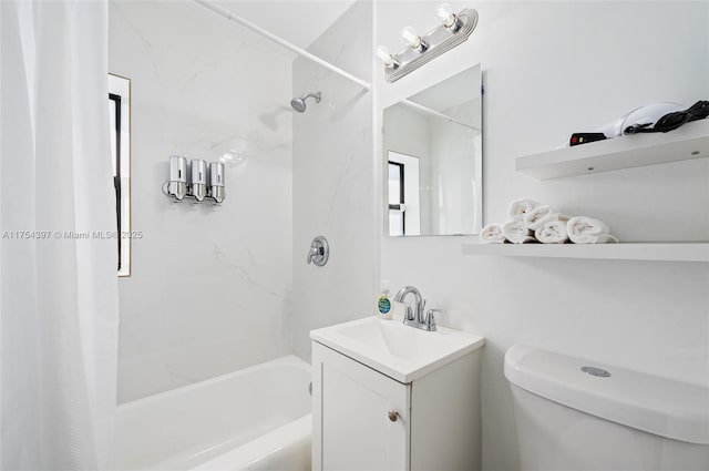 full bathroom with shower / tub combo with curtain, vanity, and toilet