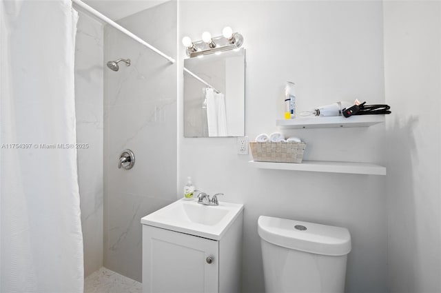 full bath featuring toilet, vanity, and a shower with shower curtain