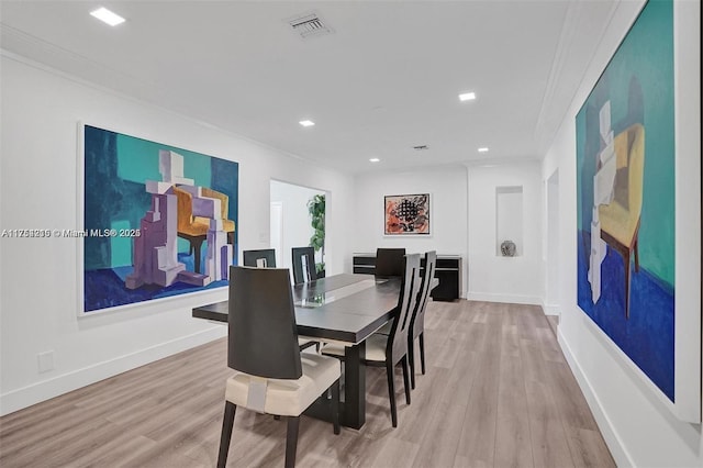 dining space featuring recessed lighting, wood finished floors, visible vents, baseboards, and crown molding