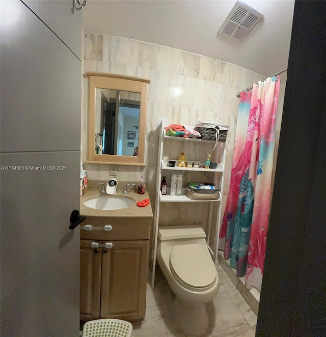 bathroom with visible vents, toilet, vanity, and a shower with shower curtain