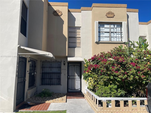 property entrance with stucco siding