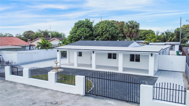 view of front facade featuring a fenced front yard and a gate