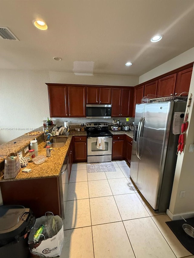 kitchen featuring visible vents, appliances with stainless steel finishes, light tile patterned flooring, a sink, and recessed lighting