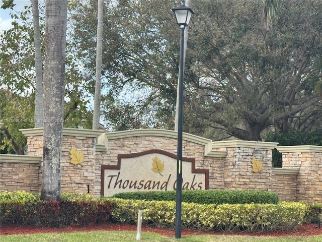 view of community / neighborhood sign