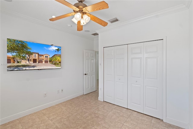 unfurnished bedroom featuring baseboards, visible vents, a ceiling fan, ornamental molding, and a closet