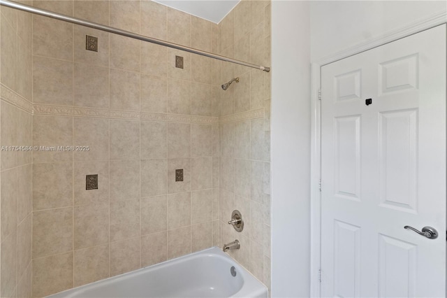 full bath with bathtub / shower combination