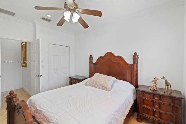 bedroom with a ceiling fan, a closet, visible vents, and crown molding