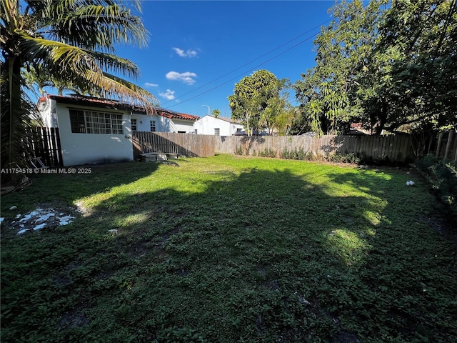 view of yard featuring a fenced backyard