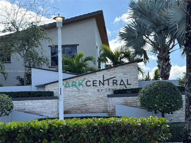 view of community / neighborhood sign