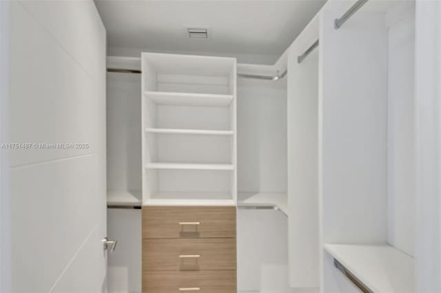 1010 SW 2nd Ave Unit Lph05, Miami, FL 33130 - view of walk in closet