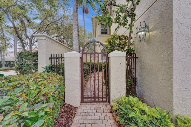 1468 Mariner Way, Hollywood, FL 33019 - view of gate