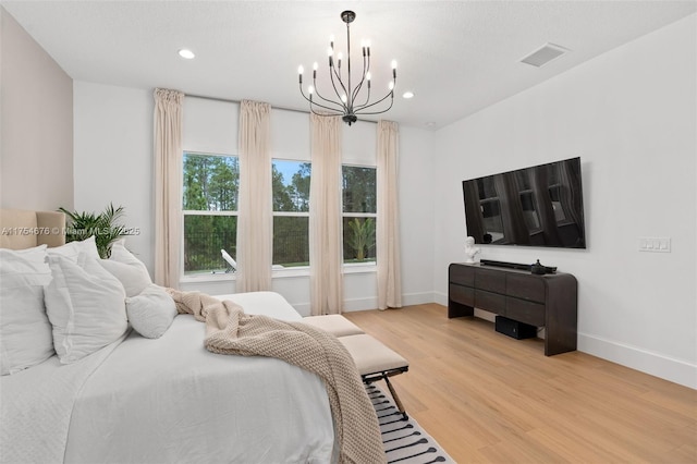 bedroom with light wood-style flooring, visible vents, baseboards, and recessed lighting