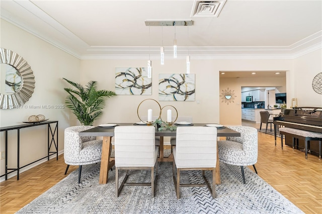 dining space featuring visible vents, baseboards, and ornamental molding