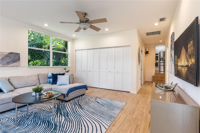 living area featuring recessed lighting, visible vents, light wood-style flooring, and ceiling fan
