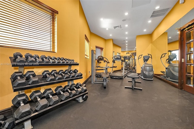 workout area featuring recessed lighting, a healthy amount of sunlight, and visible vents