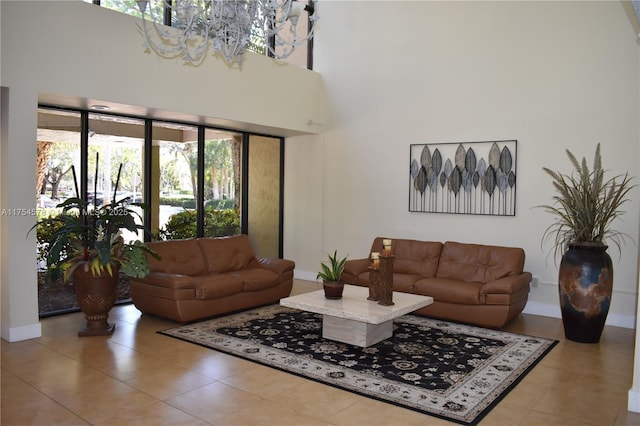 living room featuring a chandelier and a high ceiling