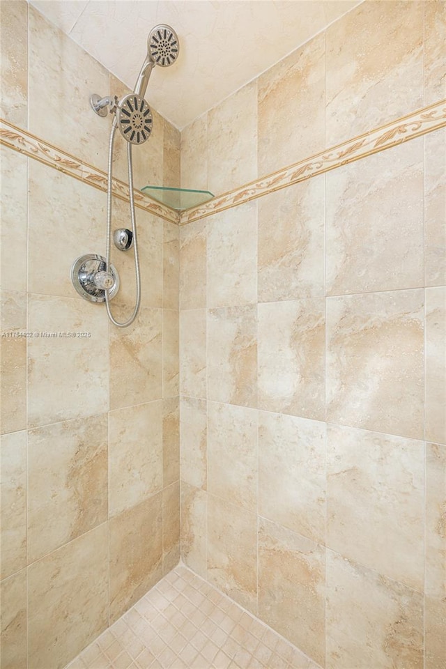 full bath featuring tiled shower