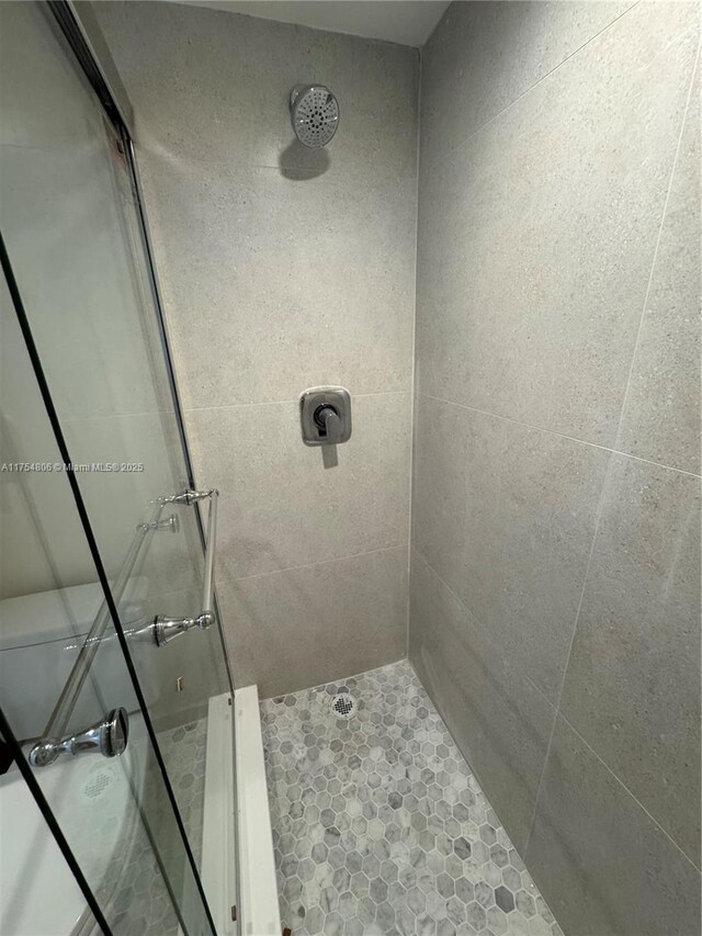 555 Crandon Blvd Unit 32, Key Biscayne, FL 33149 - full bath with a tile shower