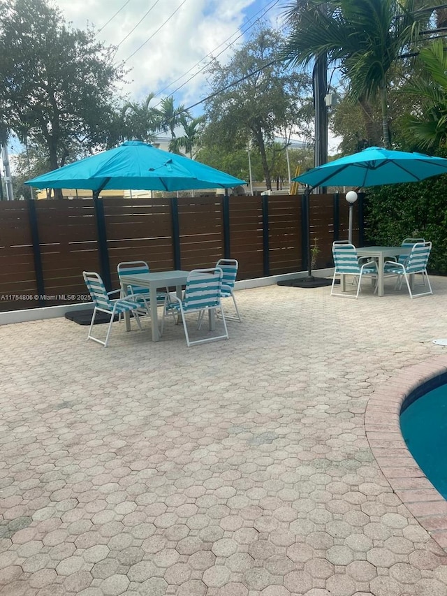 555 Crandon Blvd Unit 32, Key Biscayne, FL 33149 - fenced backyard with outdoor dining area and a patio