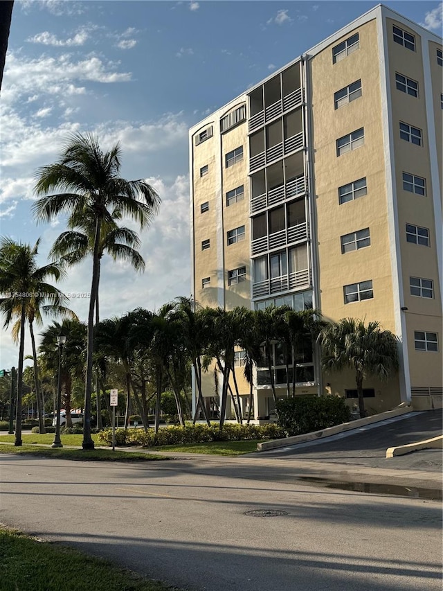 555 Crandon Blvd Unit 32, Key Biscayne, FL 33149 - view of building exterior
