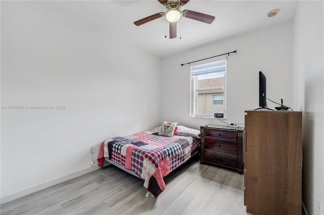 bedroom with light wood-style flooring, baseboards, and ceiling fan