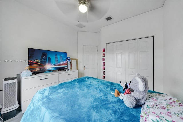 bedroom with a ceiling fan, a closet, and visible vents