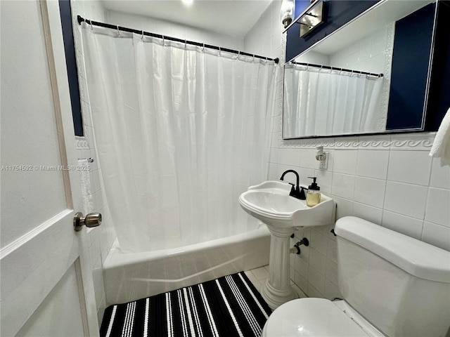 full bathroom featuring tile walls, toilet, and shower / bathtub combination with curtain