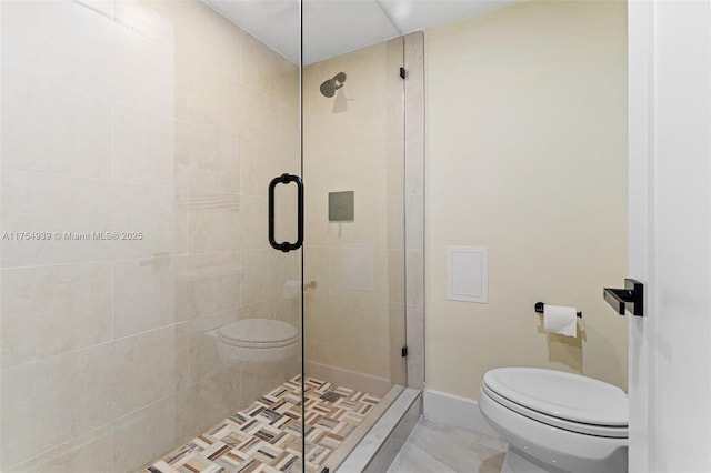 full bathroom with a stall shower, baseboards, and toilet