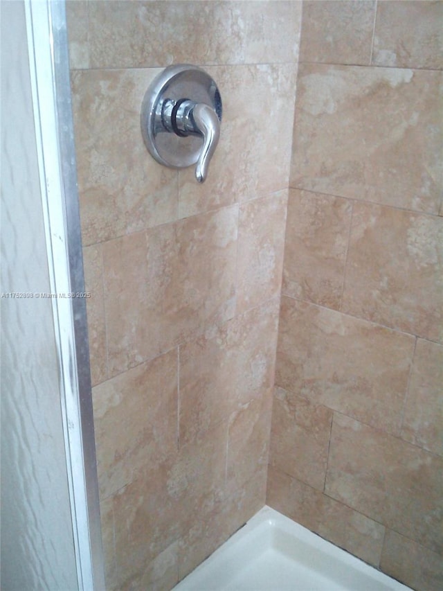 full bath featuring a tile shower