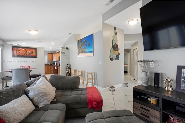 living area with baseboards, visible vents, and recessed lighting