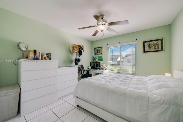 bedroom featuring a ceiling fan