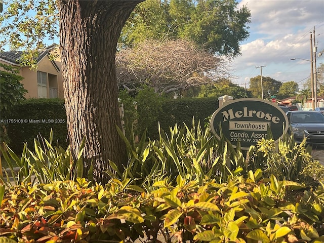 view of community / neighborhood sign