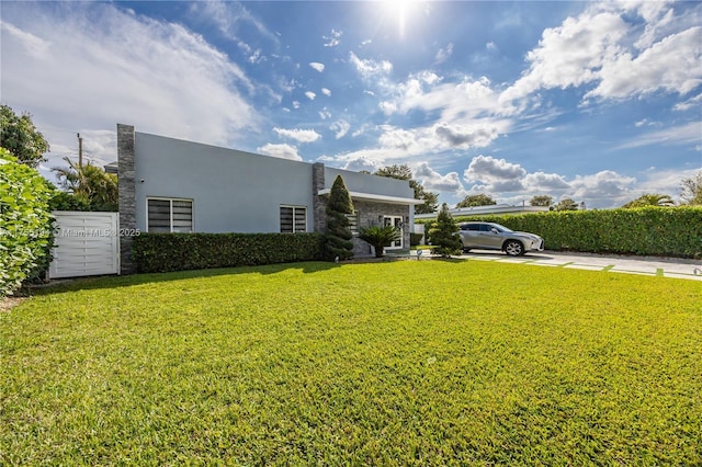 view of front of property featuring a front yard and stucco siding