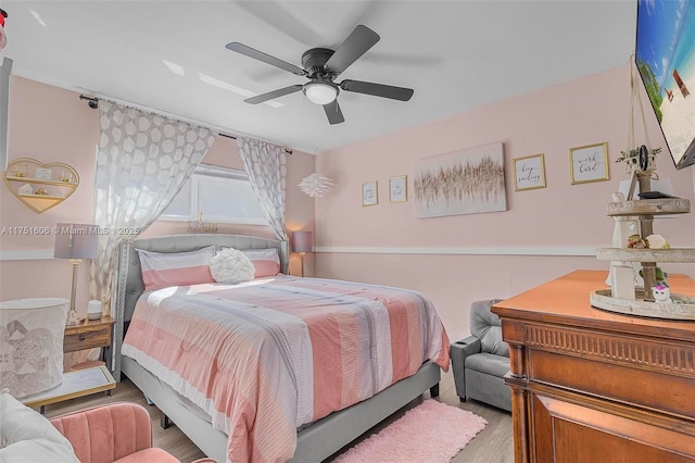 bedroom featuring ceiling fan