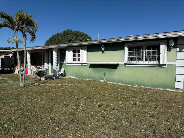 view of front of home with a front yard