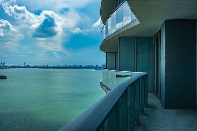 view of water feature featuring a view of city