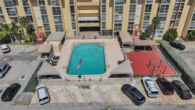 view of swimming pool