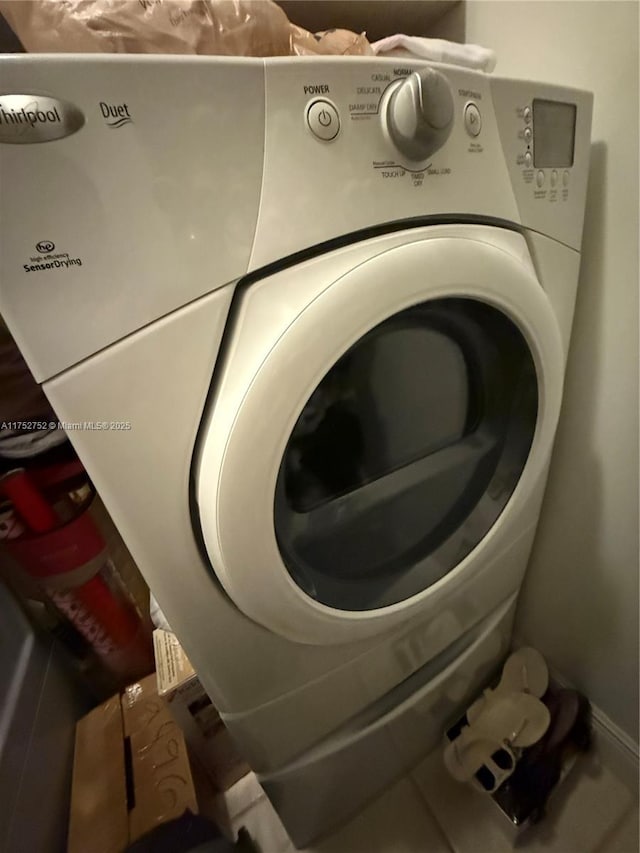 laundry area with washer / clothes dryer and laundry area