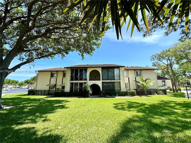 view of front of property featuring a front yard and stucco siding