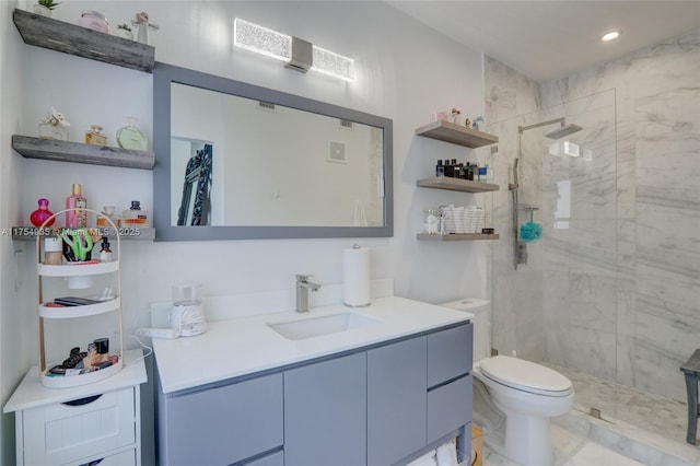 bathroom with tiled shower, vanity, toilet, and recessed lighting