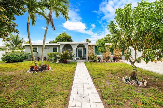 view of front of house featuring stucco siding and a front yard