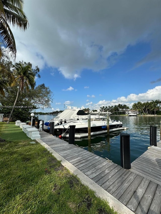 Listing photo 3 for 5001 Collins Ave, Miami Beach FL 33140