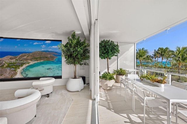 balcony with outdoor dining space