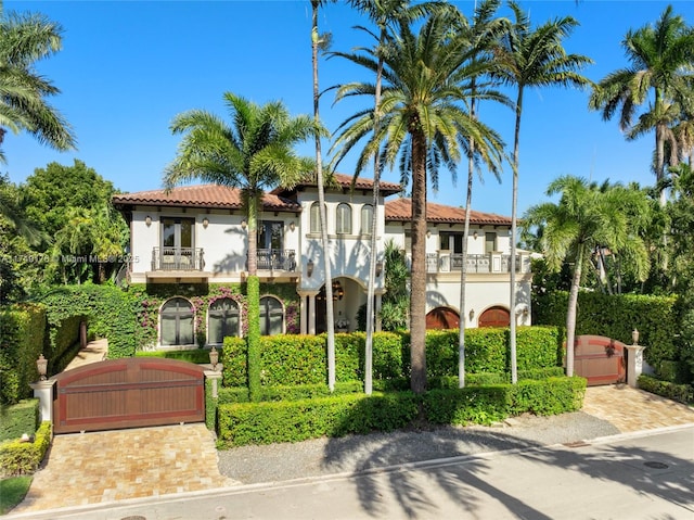 view of building exterior featuring a fenced front yard